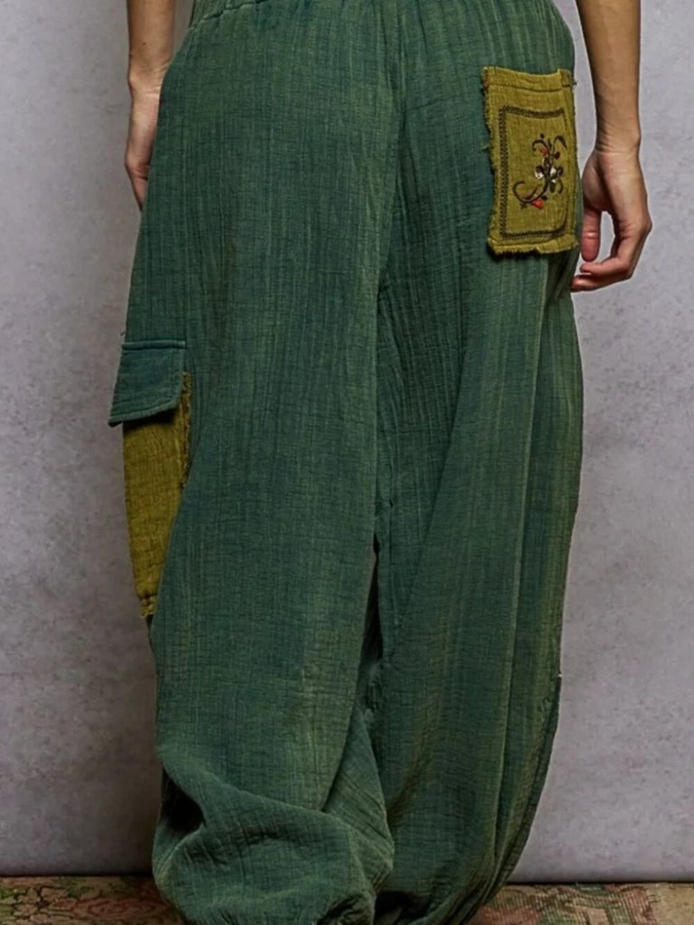 NWOT POL Green Floral Embroidered Joggers size- MEDIUM - Picture 4 of 9